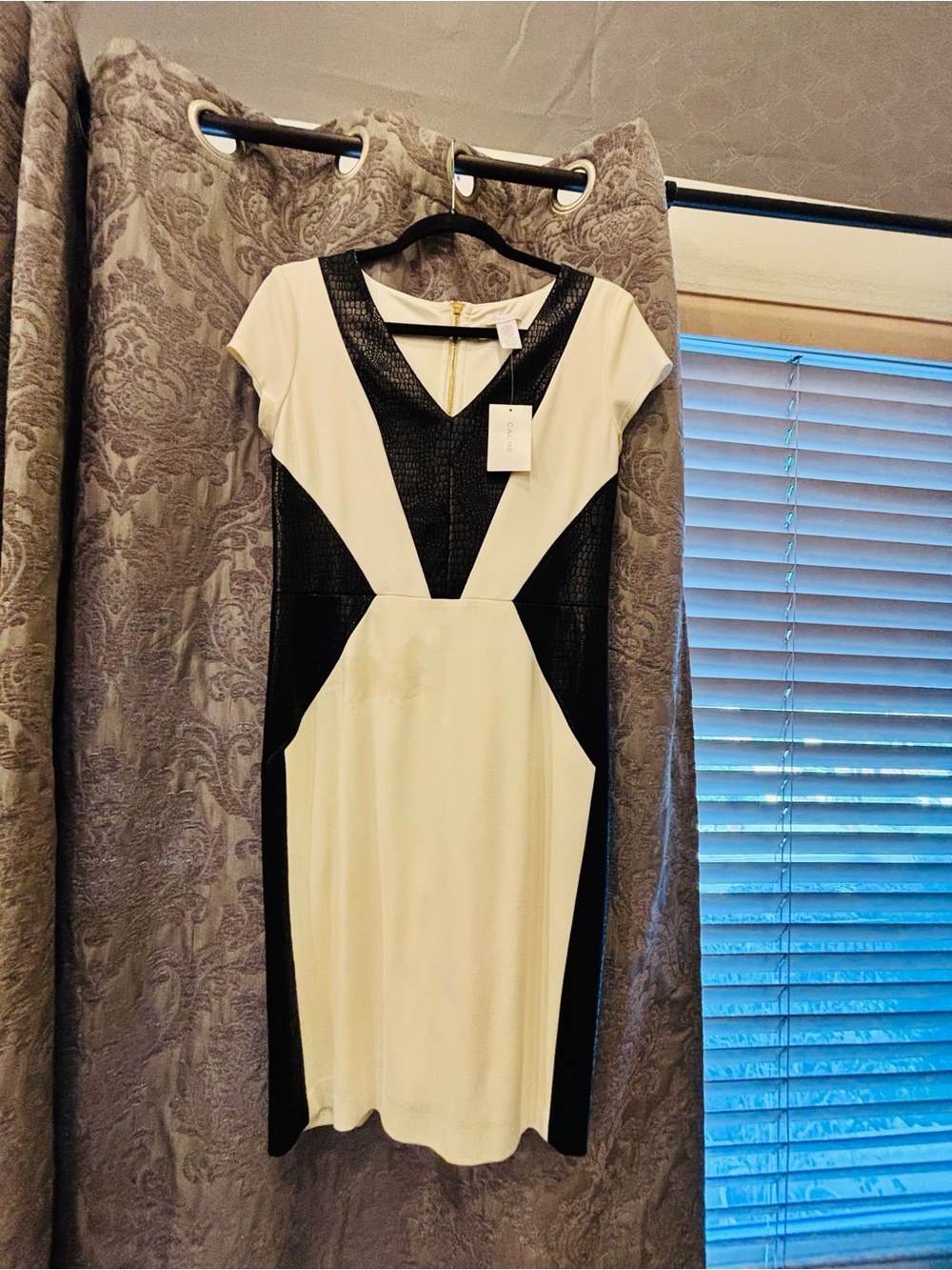 Cache Black and White Colorblock V-Neck Sheath Dress